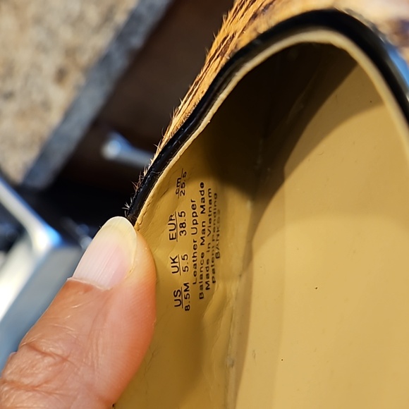 Naturalizer size 8.5M animal print, pointed-toe sandals. - Picture 4 of 8